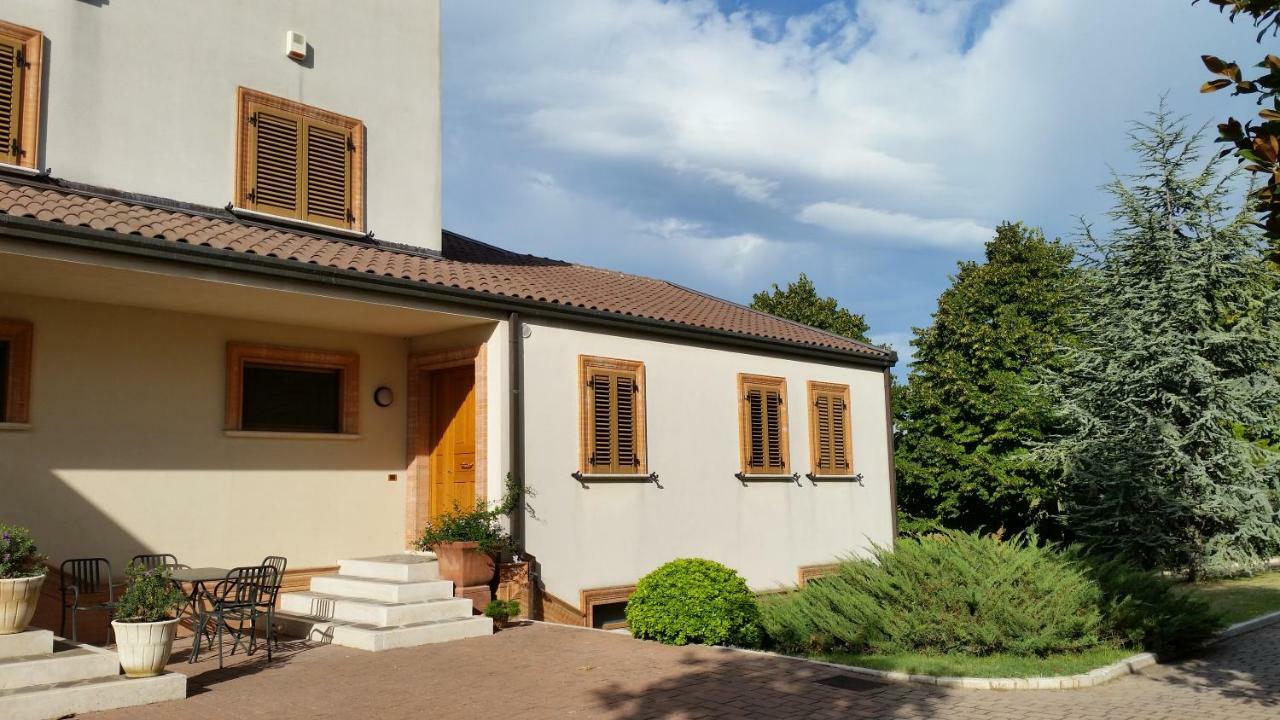 Il Mandorlo B&B Чивитанова-Альта Экстерьер фото