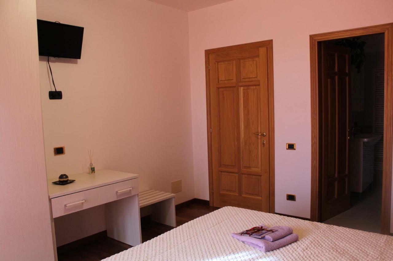 Il Mandorlo B&B Чивитанова-Альта Экстерьер фото