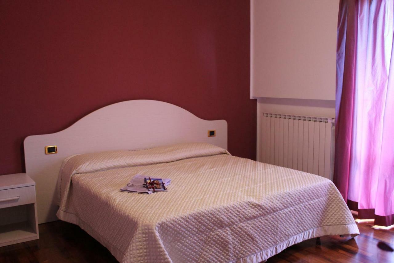 Il Mandorlo B&B Чивитанова-Альта Экстерьер фото